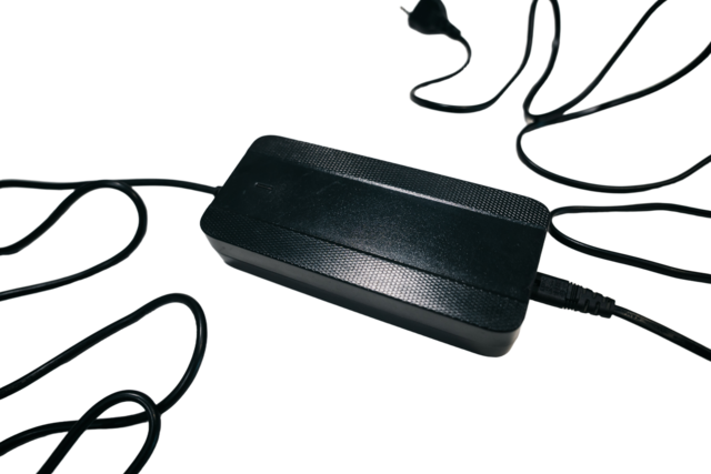 Cargador Rápido 4A -  Phylion (M700 y E900)